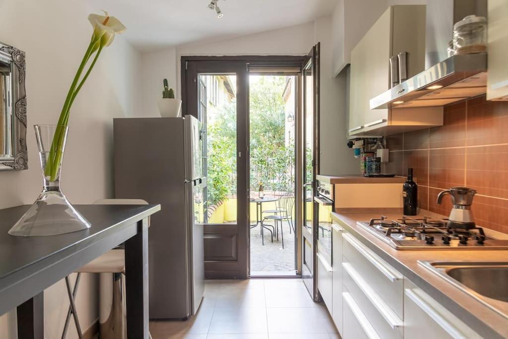Life Is Beautiful Design Loft Navigli Romolo, Netflix, Wifi, Ac And Street Parking Lejlighed Milano Eksteriør billede